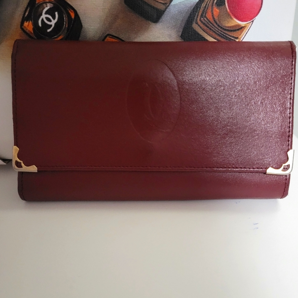 Cartier signature wallet with inside kiss lock and zipper pocket. EUC - Picture 1 of 13